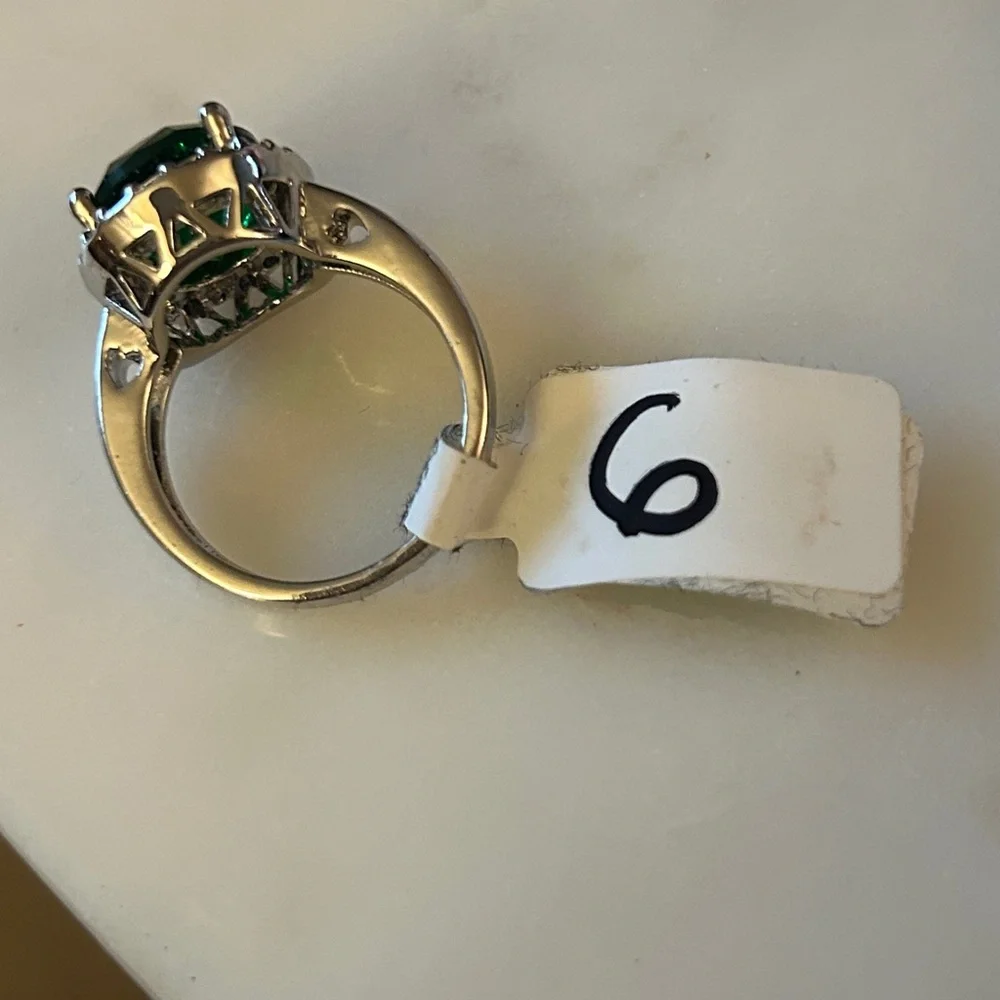 Vintage Swarovski emerald green‎ crystal Ring size 6 - Picture 3 of 4